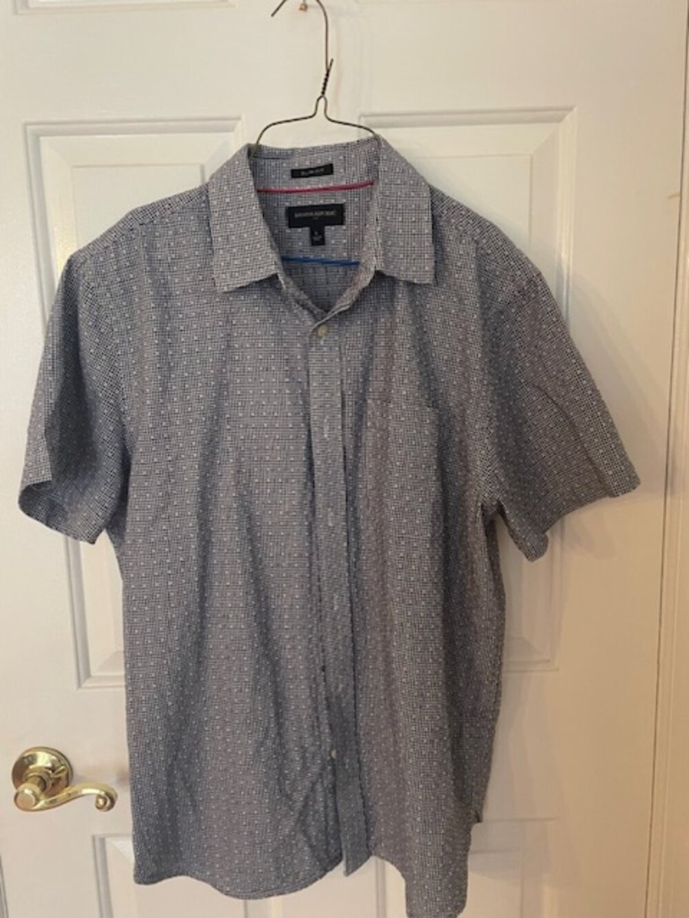 Black & White dress shirt. Size Large. Brand-Banana Republic. Slim fit
